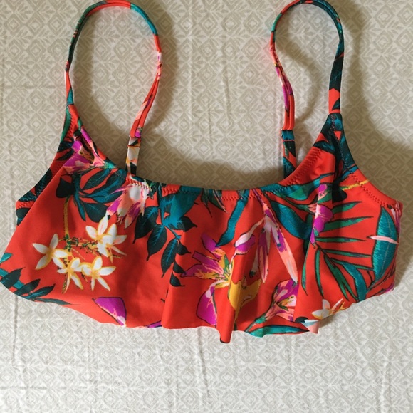 Bikini Top 👙🌺🌴 - Picture 2 of 4